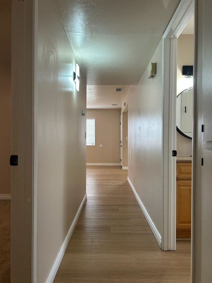 1000 W Coronado Ave - Photo 6 of 15