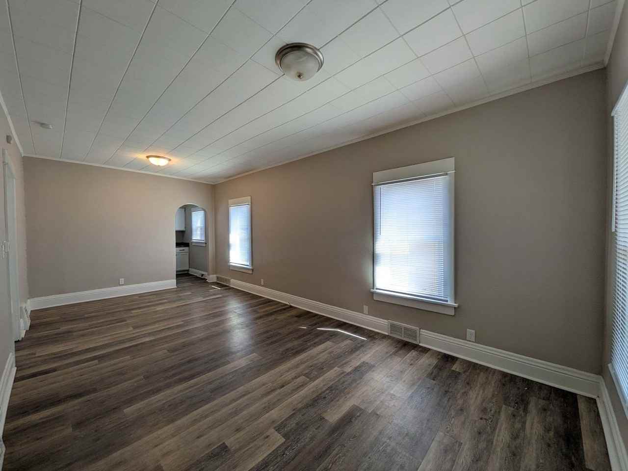 2634 E Walnut St - Photo 2 of 10