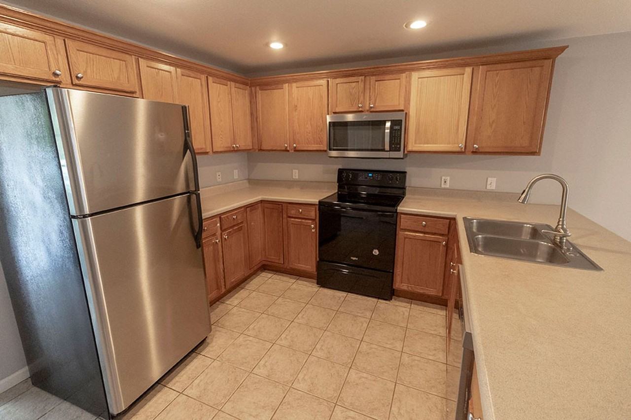 1945 Center St - Photo 7 of 44