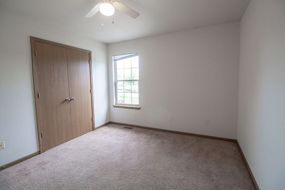 2119 N Ballenger Ln - Photo 2 of 40