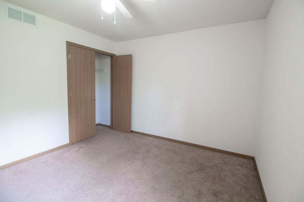 2119 N Ballenger Ln - Photo 3 of 40