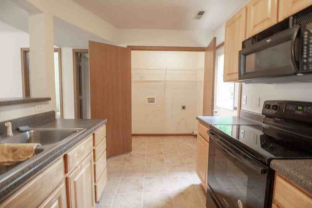 2119 N Ballenger Ln - Photo 7 of 40