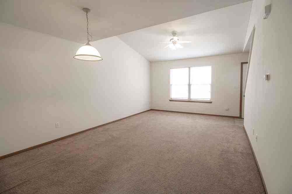 2119 N Ballenger Ln - Photo 5 of 39