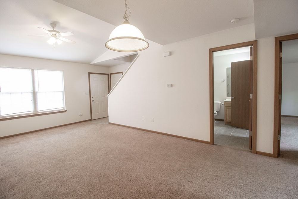 2119 N Ballenger Ln - Photo 4 of 39