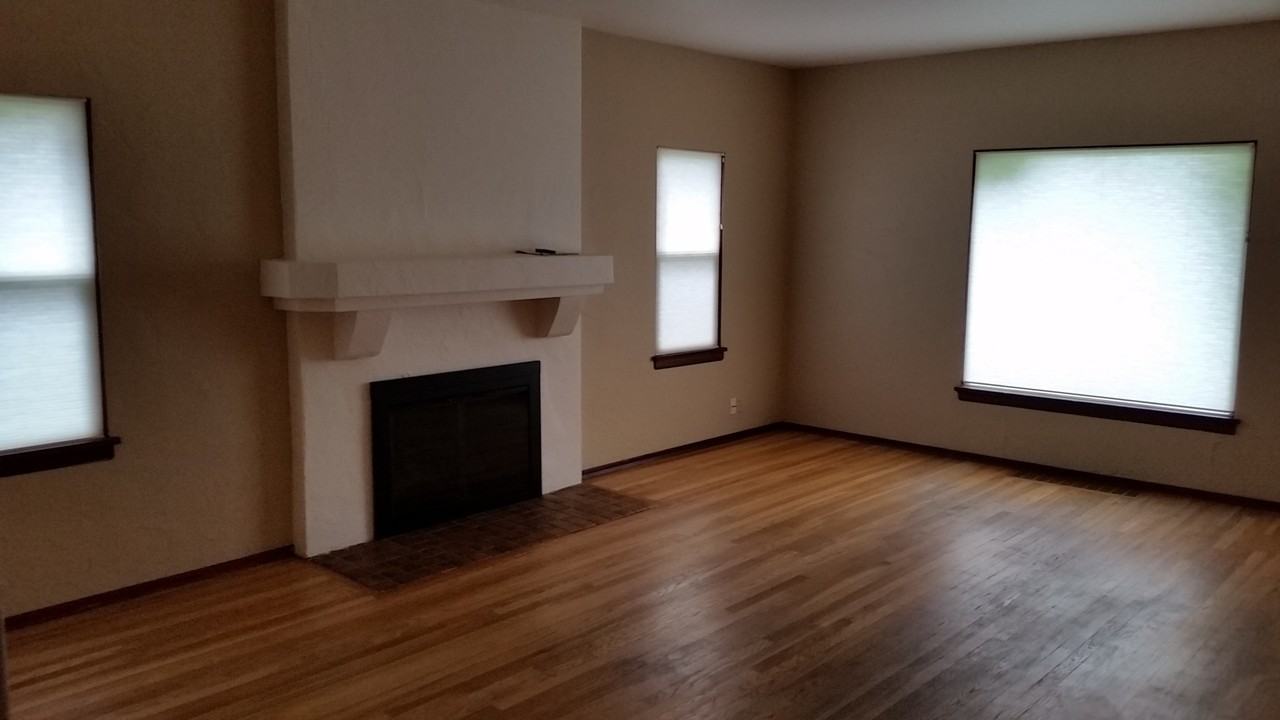 2906 Barge St - Photo 4 of 44