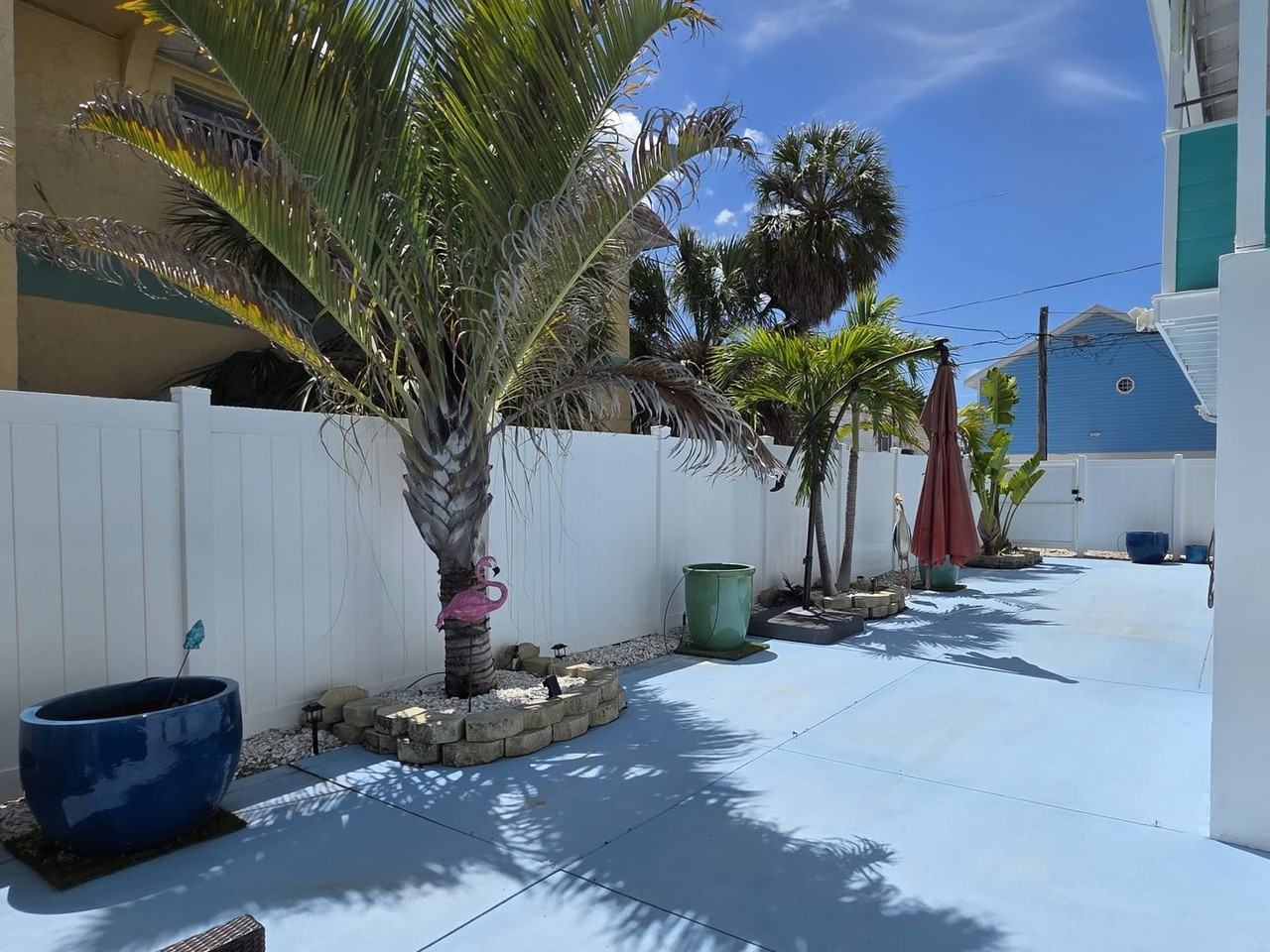 2921 Dupont St S - Photo 4 of 41