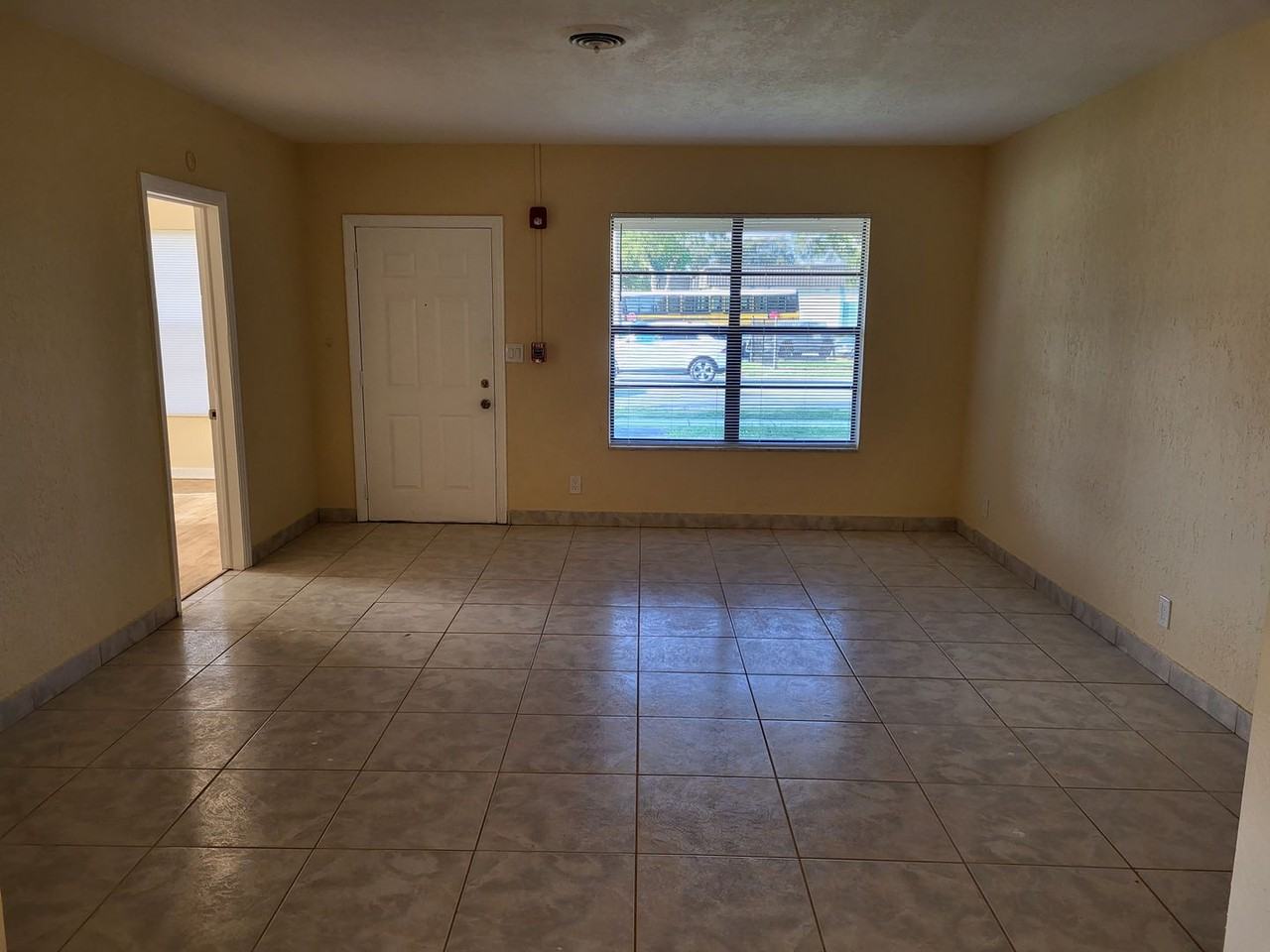 401 Sw 10th St - Photo 4 of 10