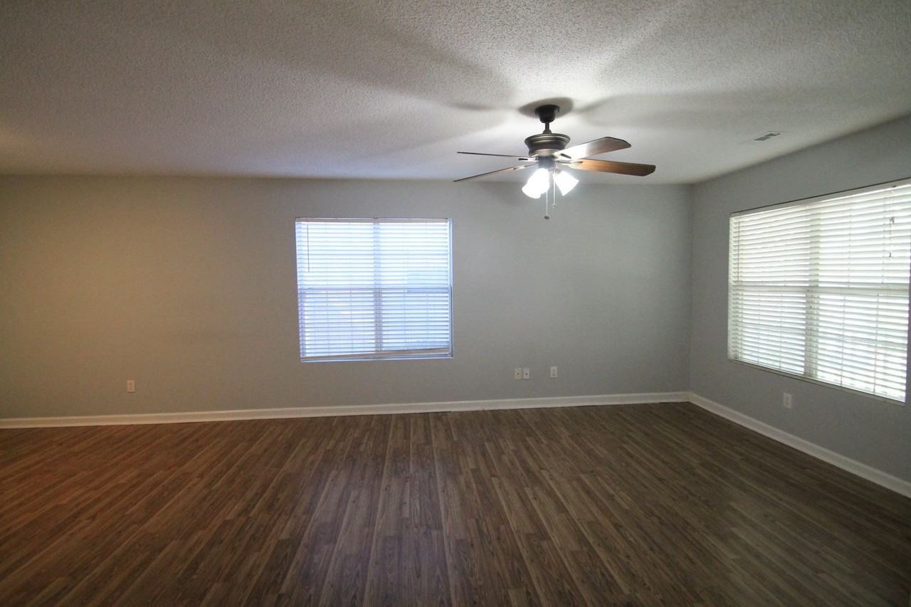 1111 Cherry Meadow Ln - Photo 3 of 17