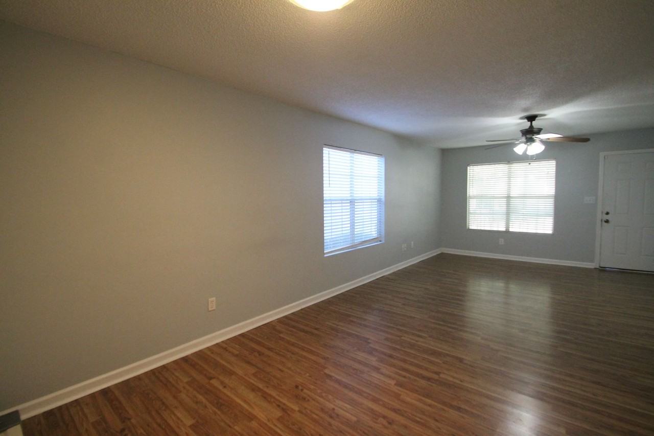 1111 Cherry Meadow Ln - Photo 4 of 17