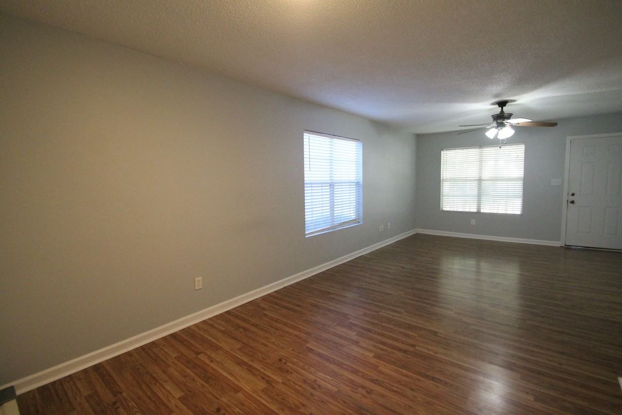 1111 Cherry Meadow Ln - Photo 5 of 17