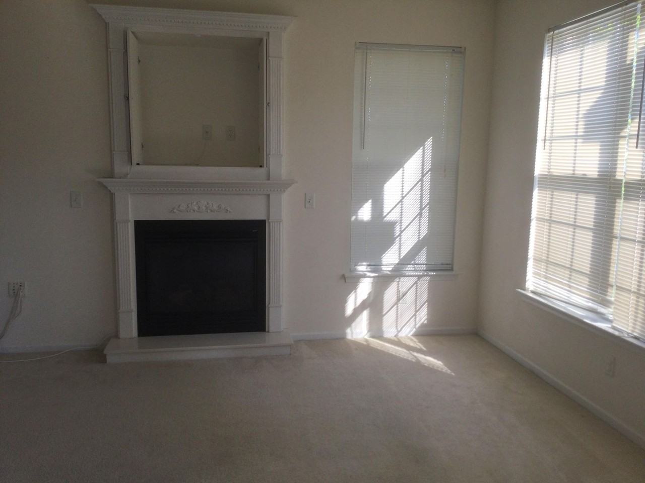 2037 Smallbrooke Ct - Photo 3 of 13