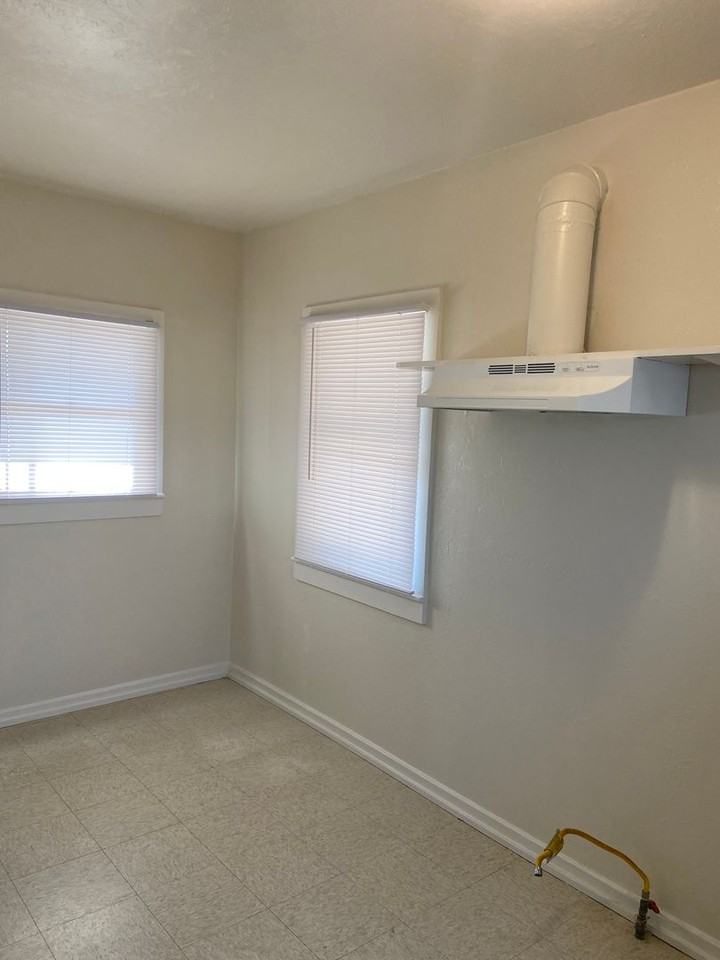 633 9th St - Photo 6 of 17