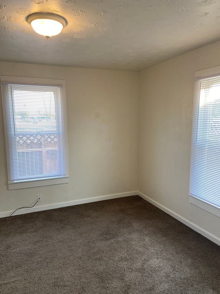 633 9th St - Photo 7 of 17