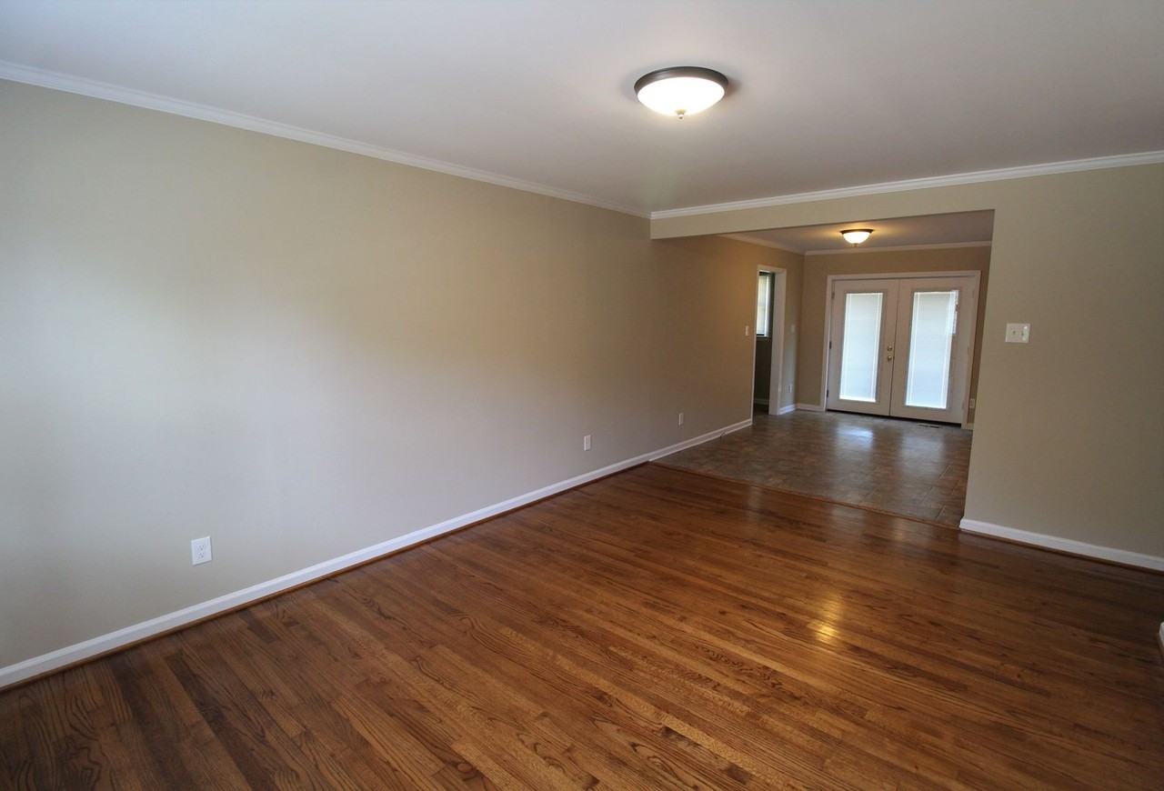 1403 Northhills Dr - Photo 3 of 22