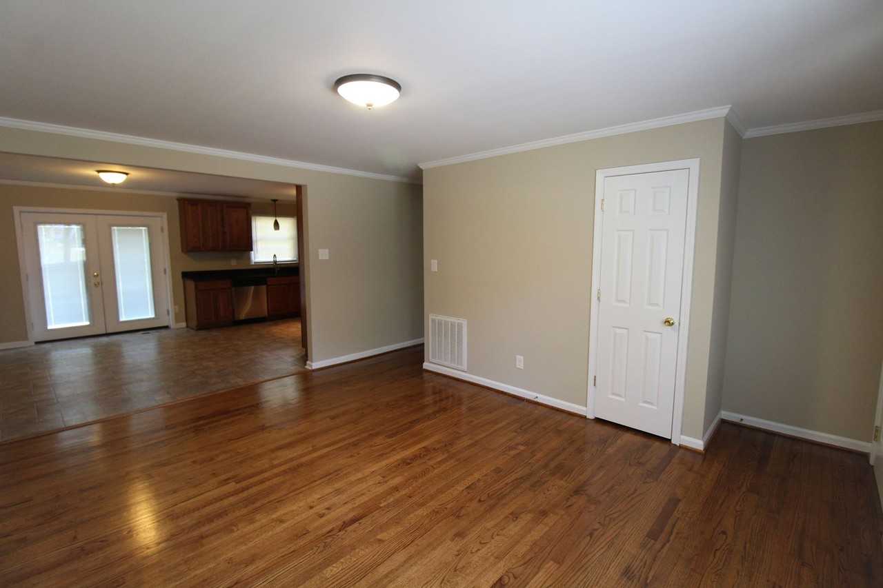 1403 Northhills Dr - Photo 4 of 22