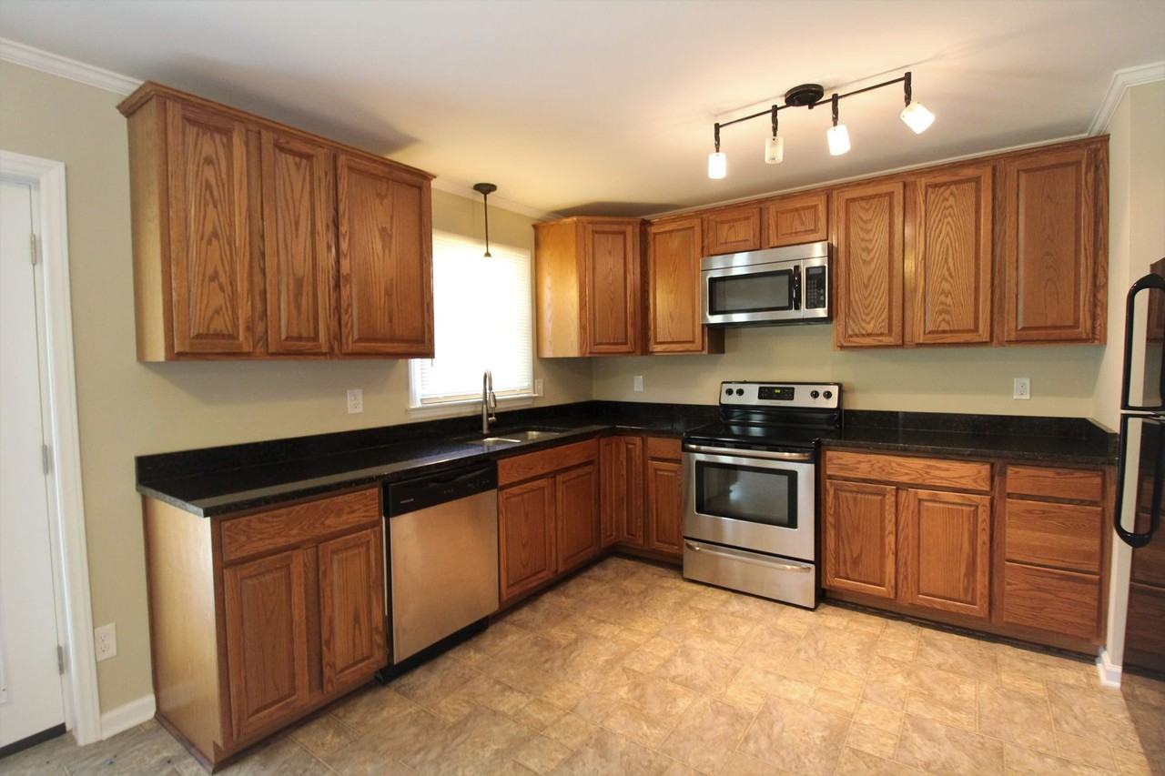 1403 Northhills Dr - Photo 6 of 22