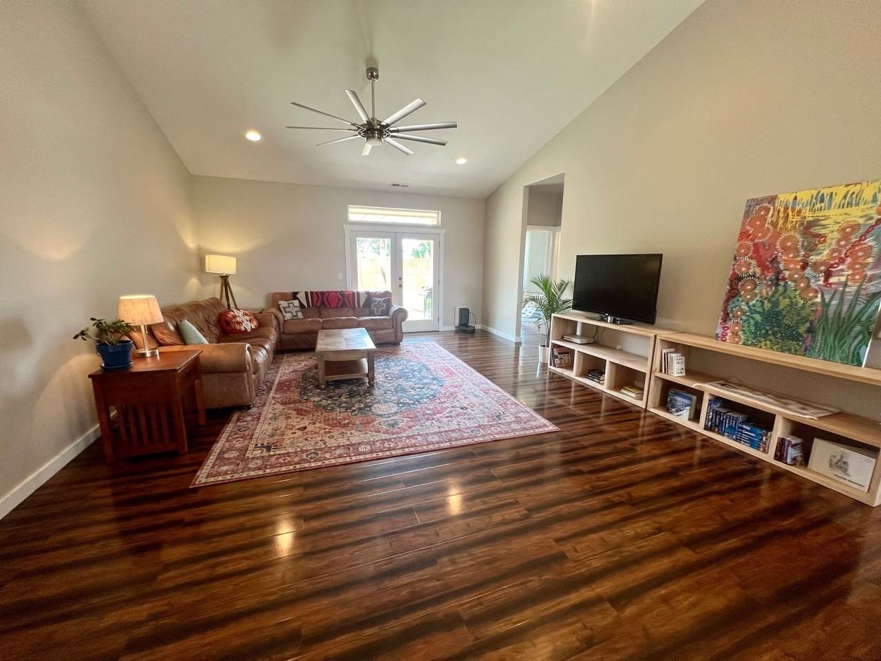 609 W Lilac Way - Photo 3 of 50