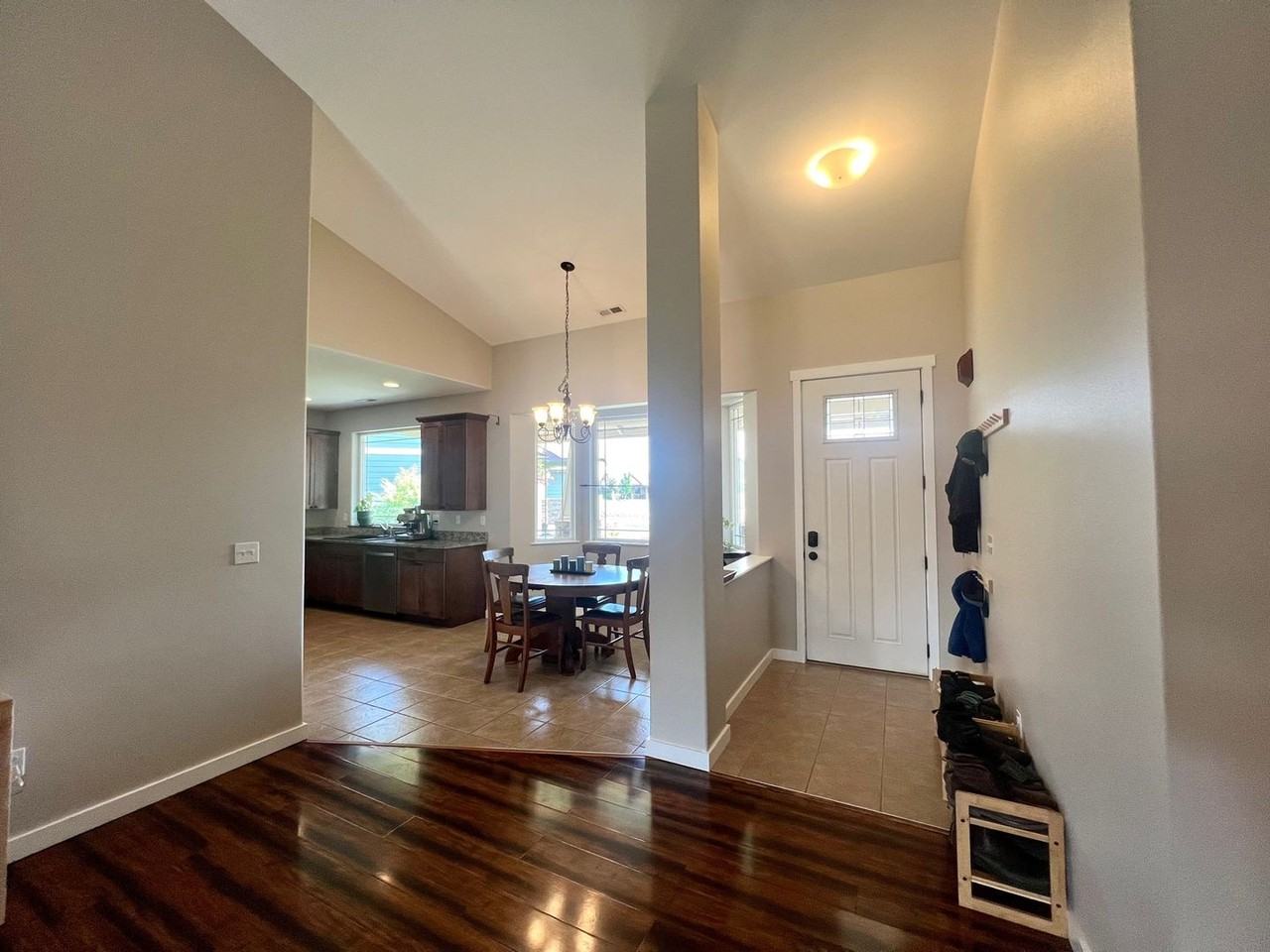 609 W Lilac Way - Photo 4 of 50