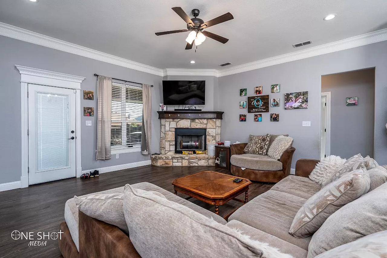 6609 Summerwood Trl - Photo 3 of 26