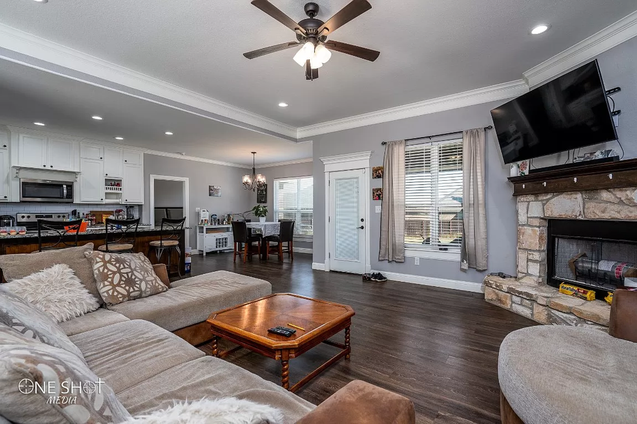 6609 Summerwood Trl - Photo 6 of 26