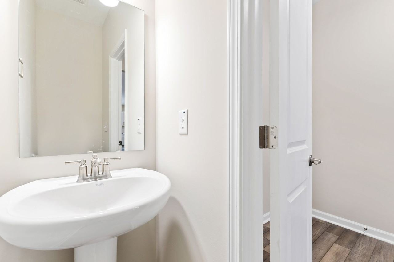 1414 Smoky Mountains St - Photo 5 of 37