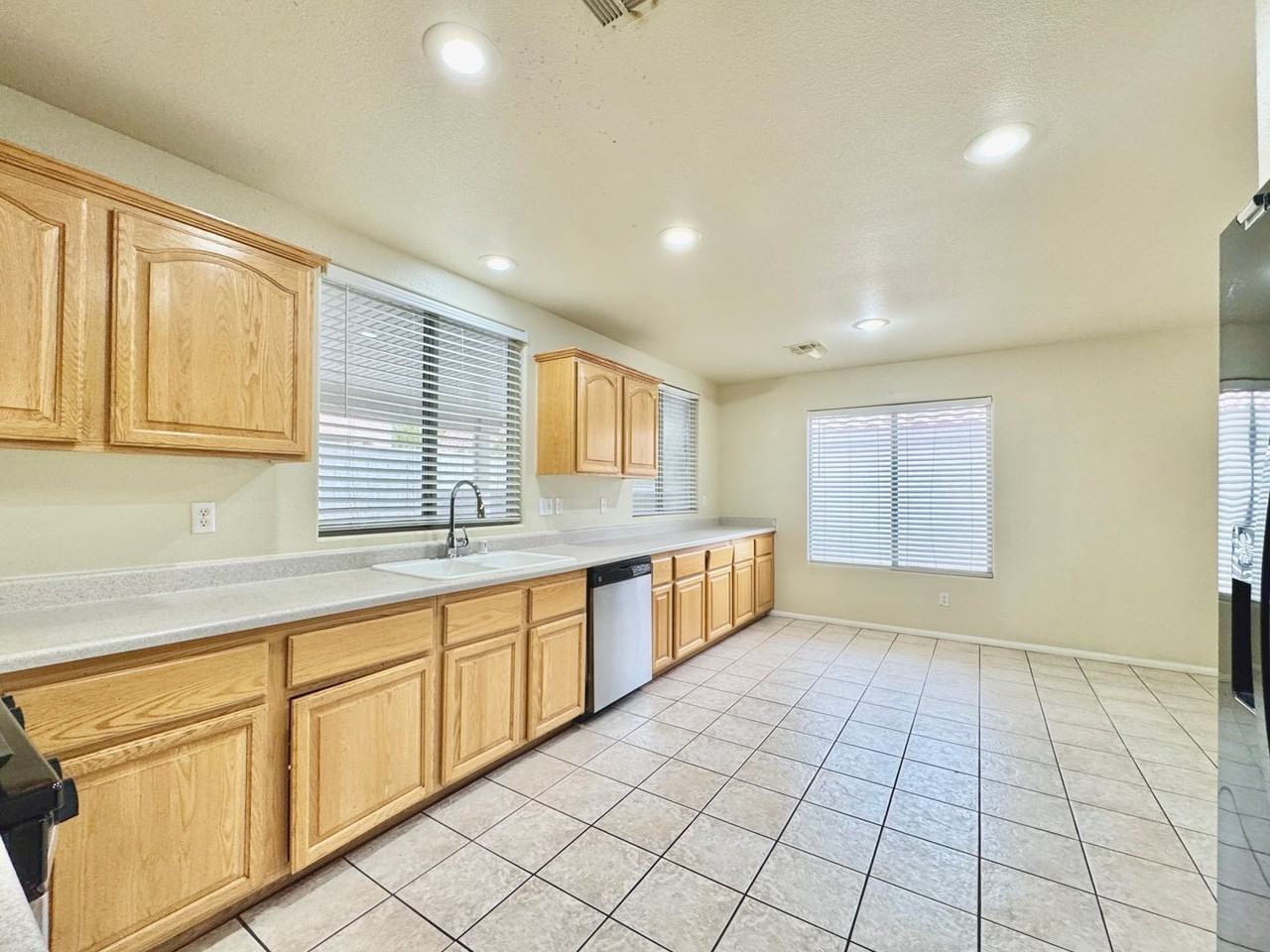 8632 Shady Pines Dr - Photo 5 of 25