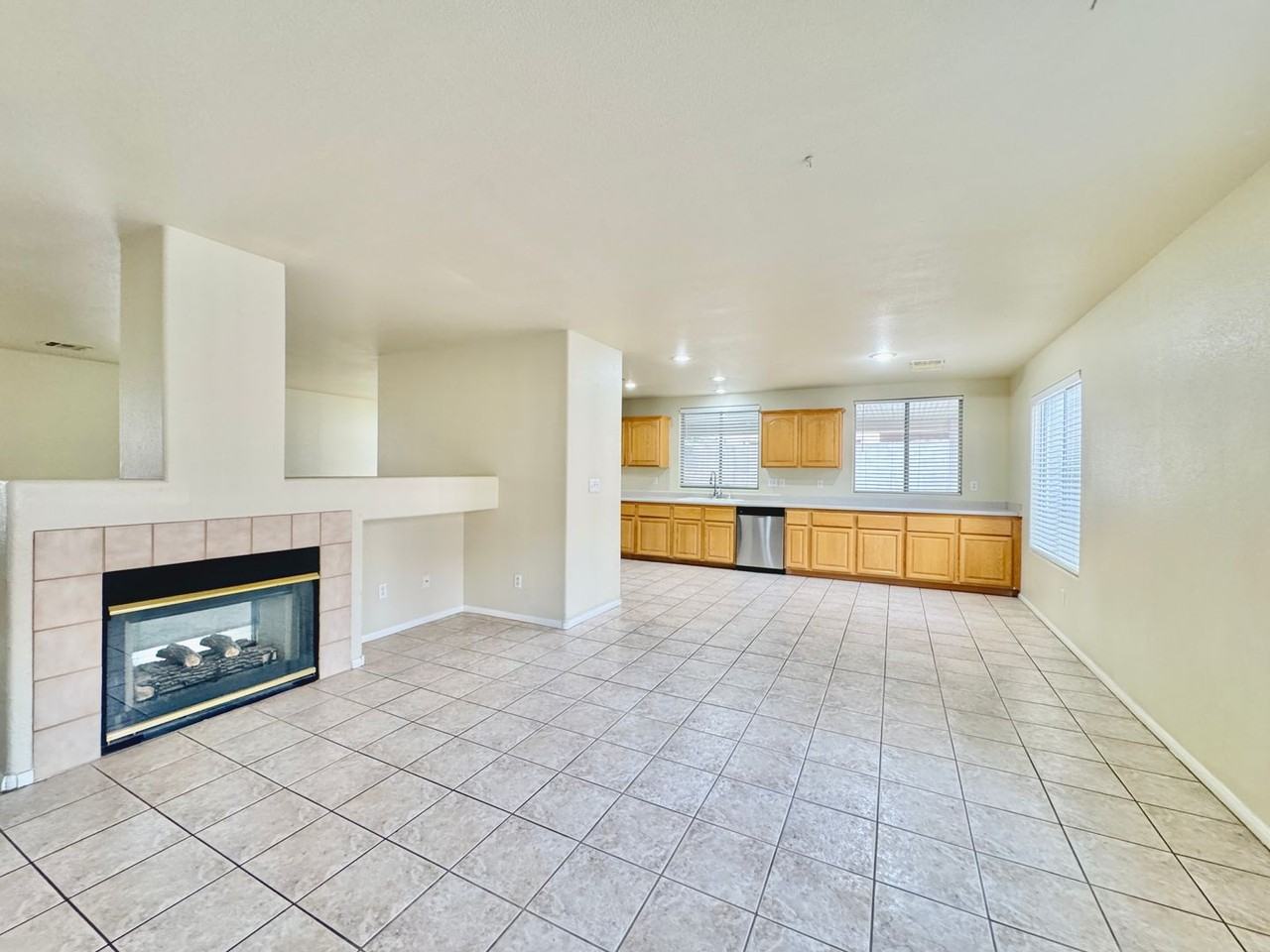 8632 Shady Pines Dr - Photo 7 of 25