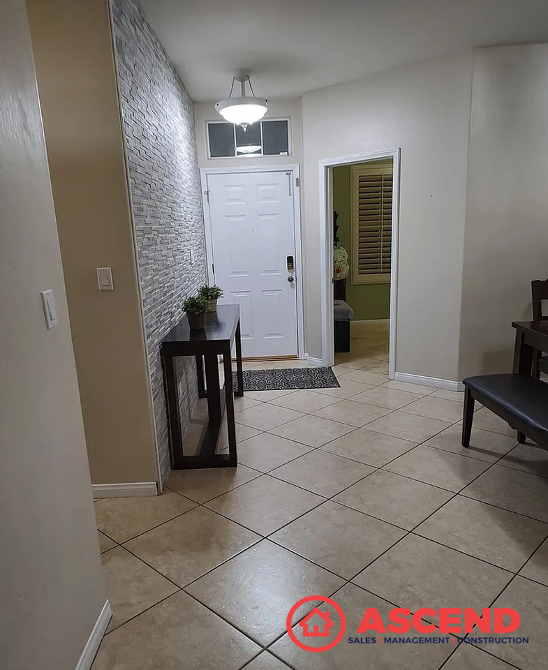 5500 Cove Ct - Photo 2 of 26
