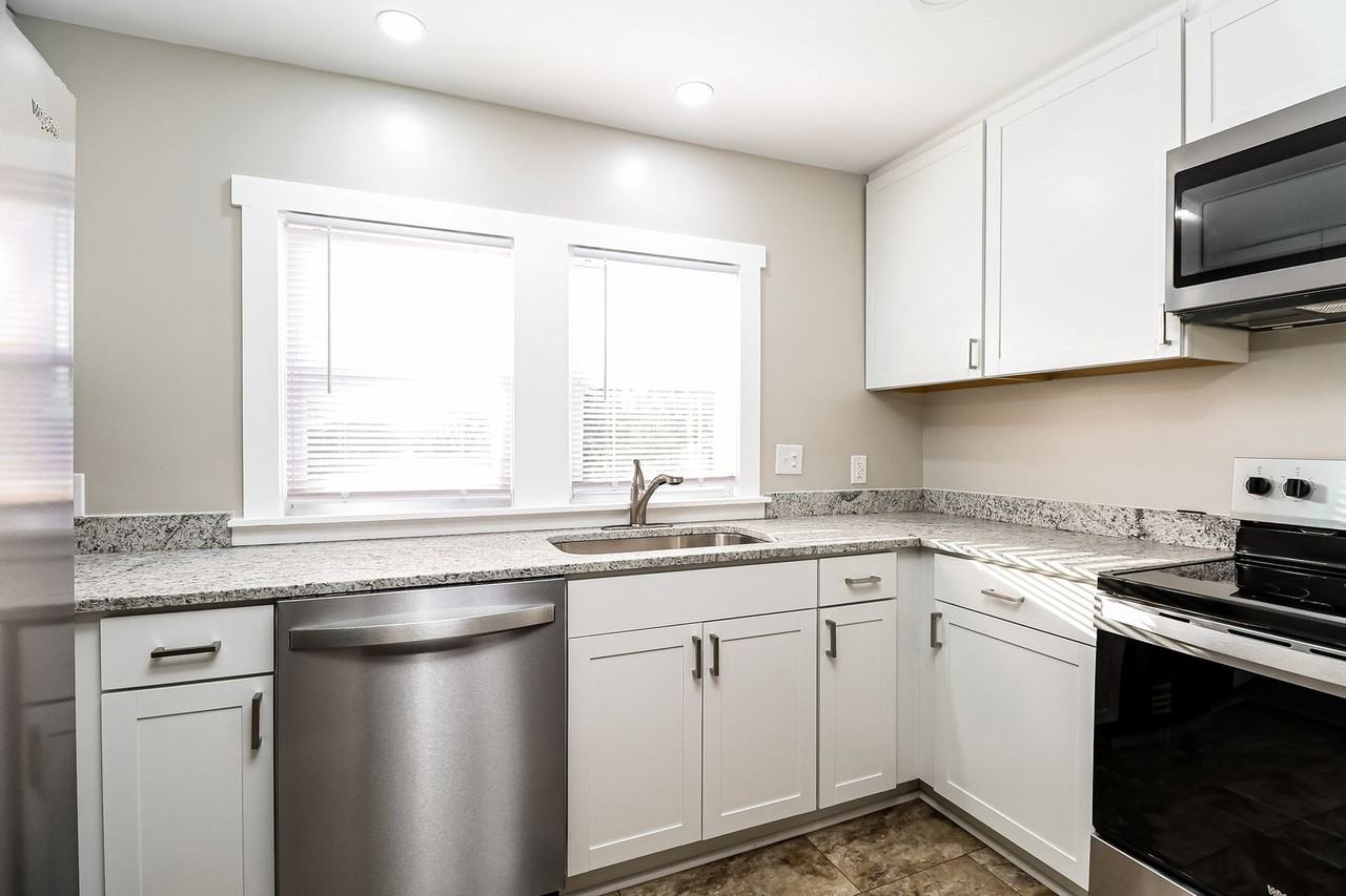 177 Half Circle Ln - Photo 4 of 17