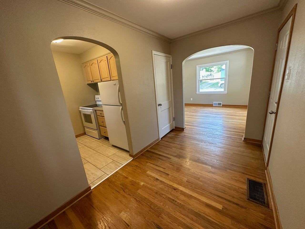 1430 Staub Ct Ne - Photo 4 of 17