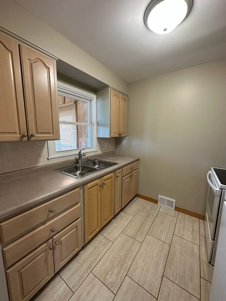 1430 Staub Ct Ne - Photo 5 of 17