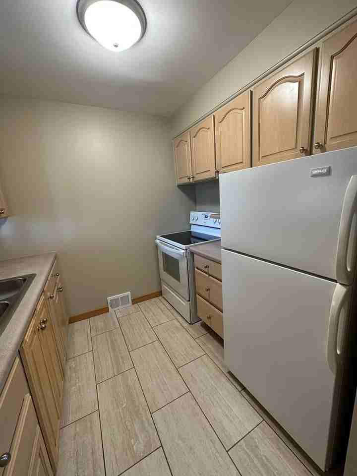 1430 Staub Ct Ne - Photo 6 of 17