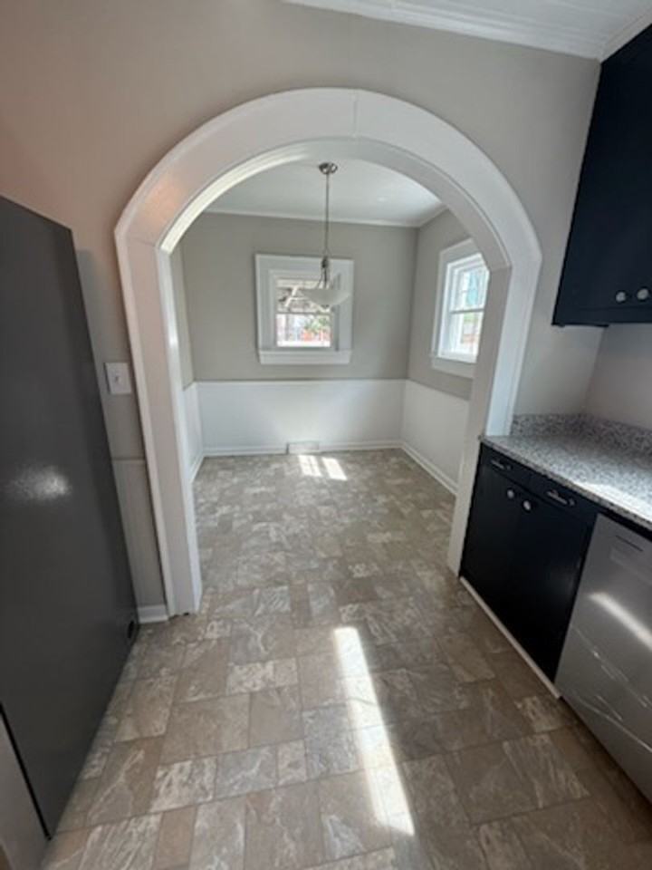 619 S Cox St - Photo 3 of 12