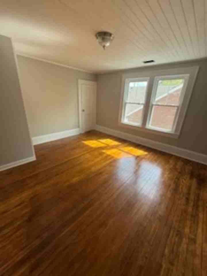 619 S Cox St - Photo 4 of 12