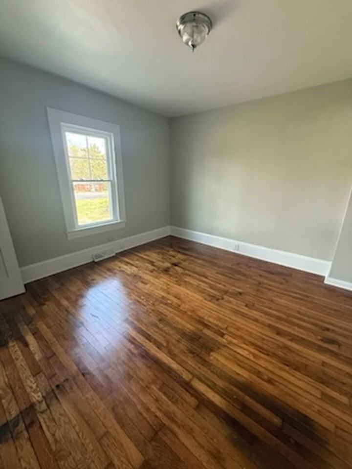 619 S Cox St - Photo 7 of 12