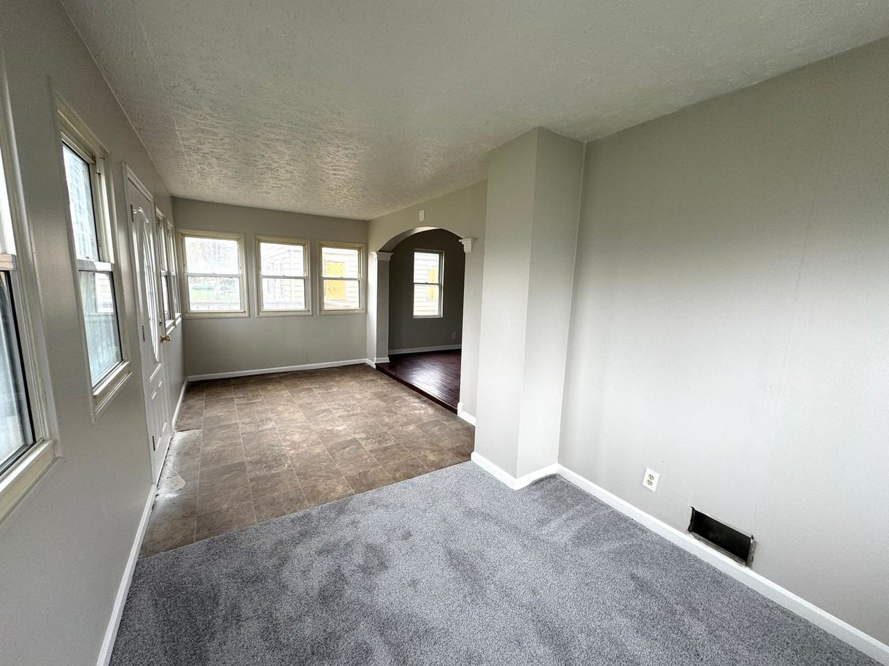 1424 N Denny St - Photo 3 of 26