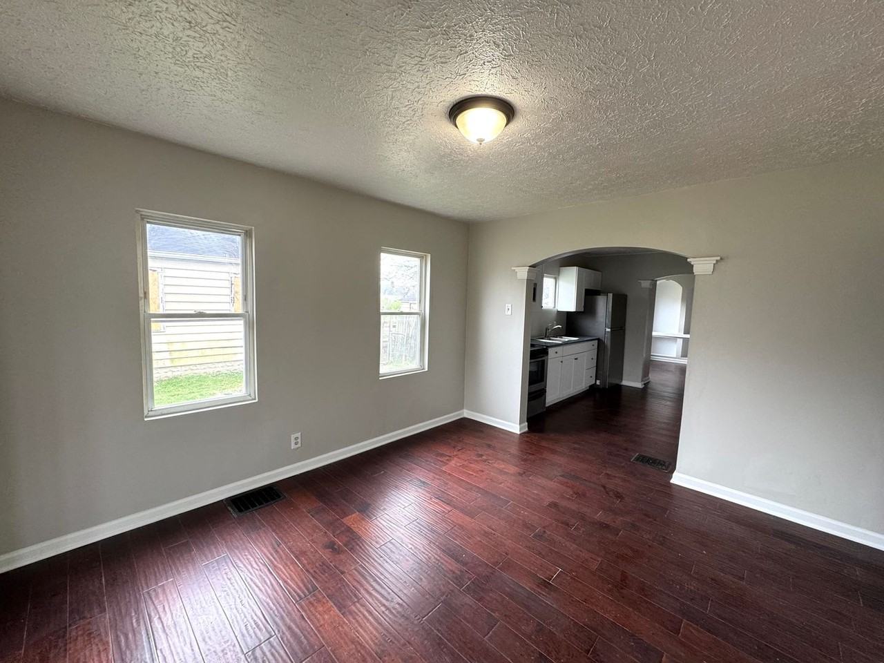 1424 N Denny St - Photo 6 of 26