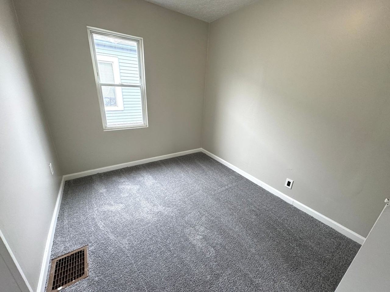 1424 N Denny St - Photo 7 of 26