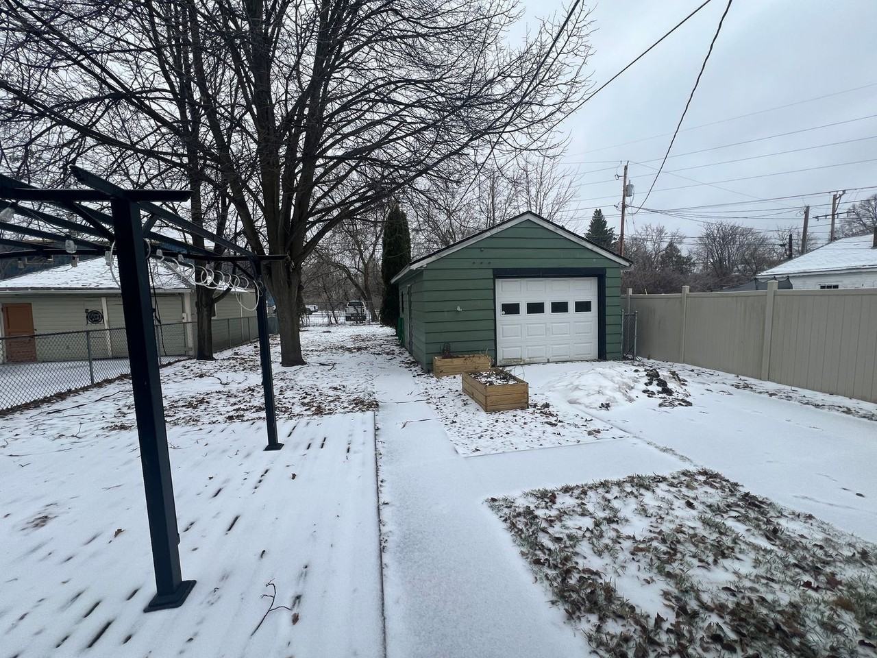 827 Single Ave - Photo 2 of 12