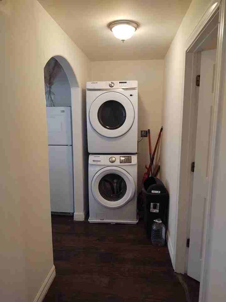 235 N Hidalgo Ave - Photo 3 of 9