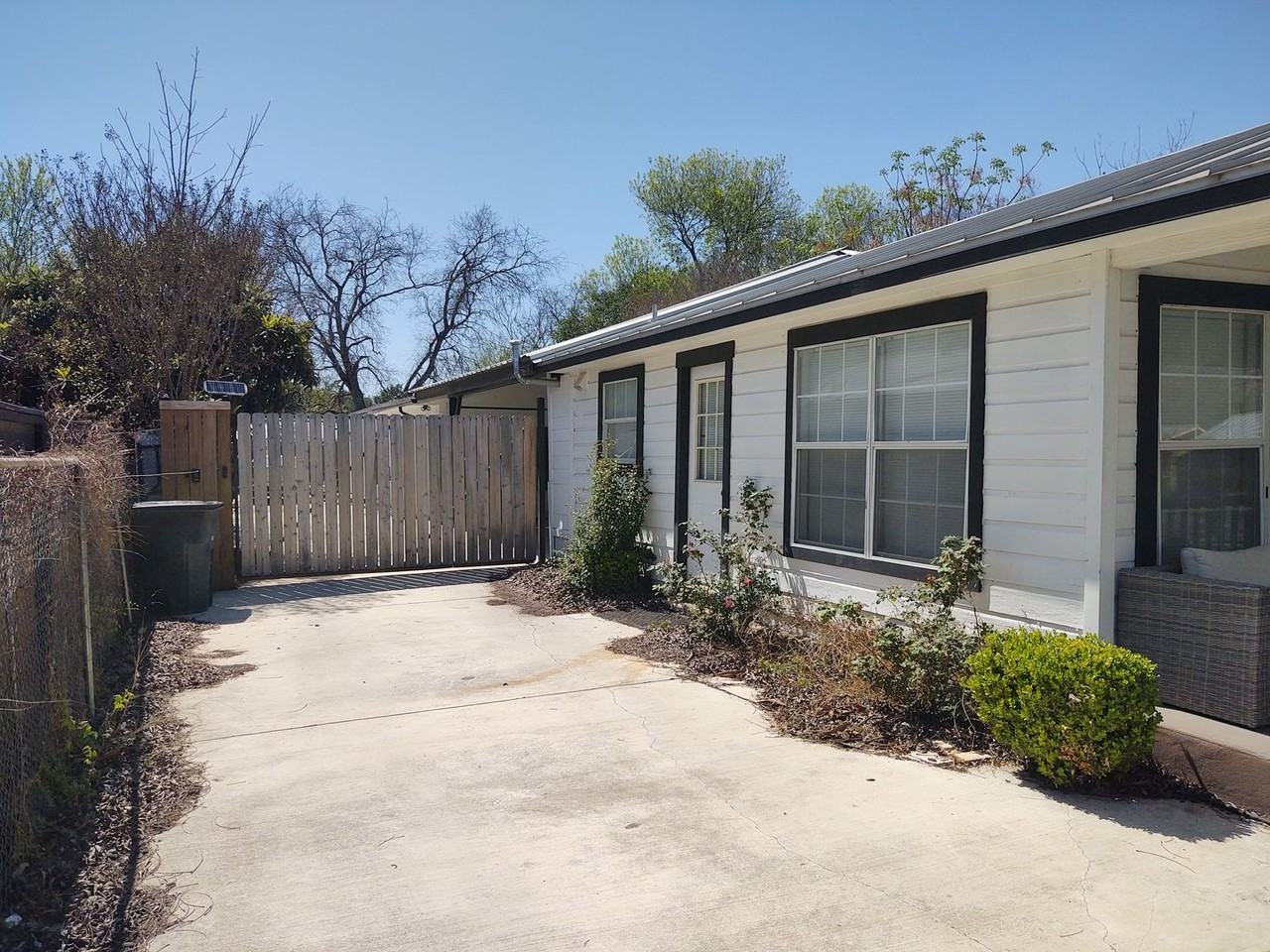 235 N Hidalgo Ave - Photo 6 of 9