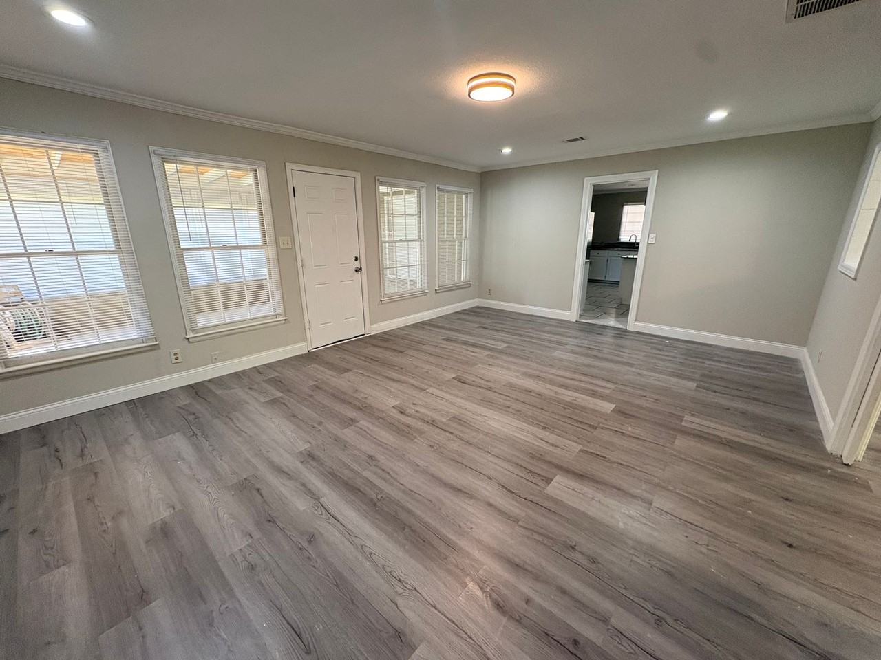 2406 2nd Ave - Photo 3 of 13