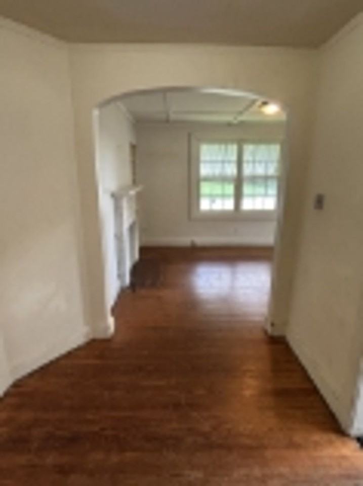 147B Center St - Photo 3 of 10