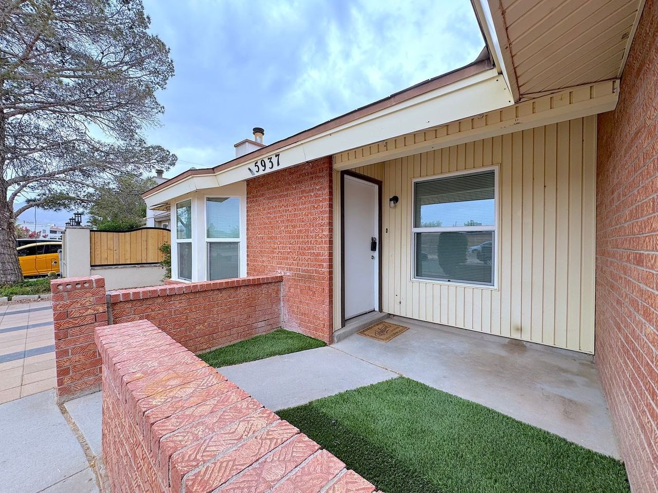 5937 Sinclair St - Photo 2 of 21