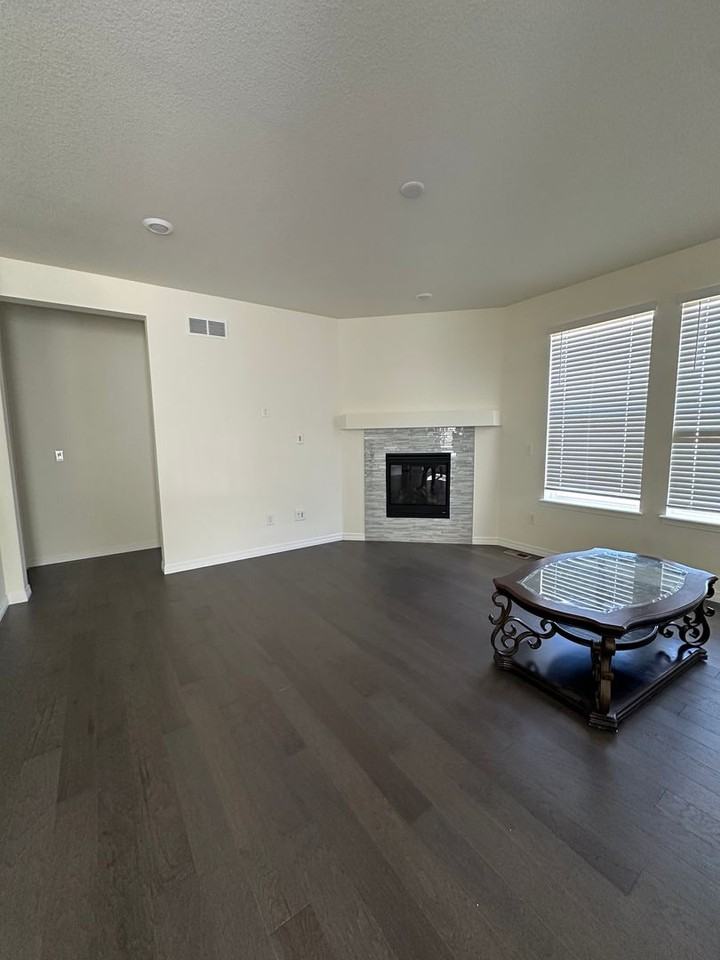 513 176th Ave - Photo 2 of 14