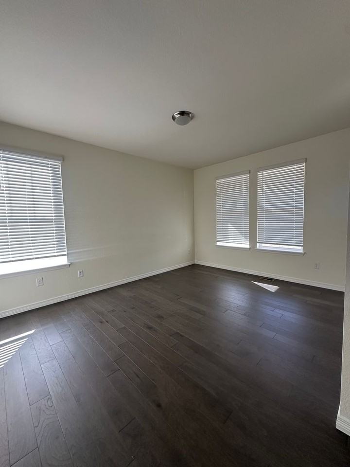 513 176th Ave - Photo 4 of 14