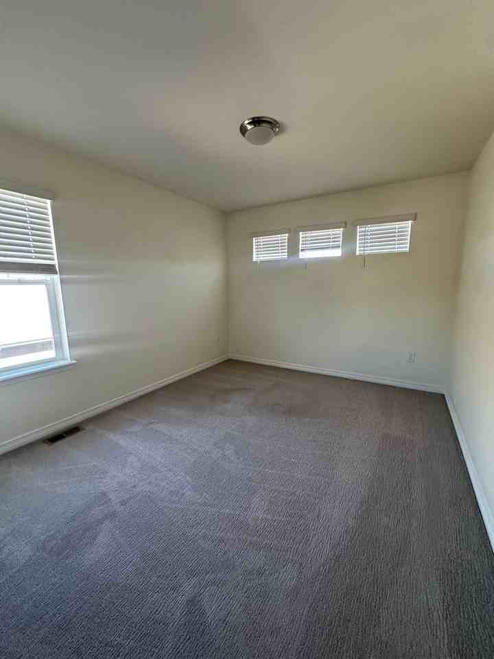 513 176th Ave - Photo 7 of 14