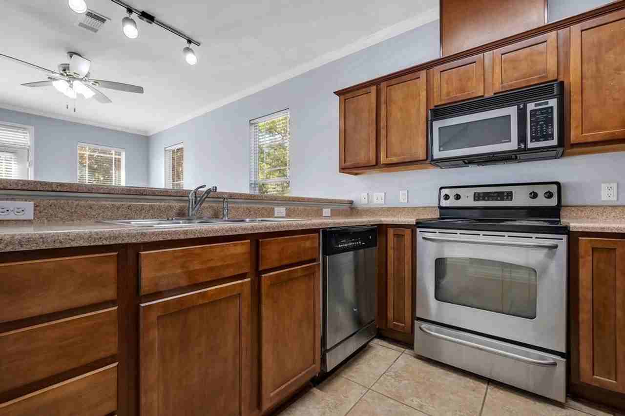 2400 Fred Smith Rd #201 - Photo 6 of 20