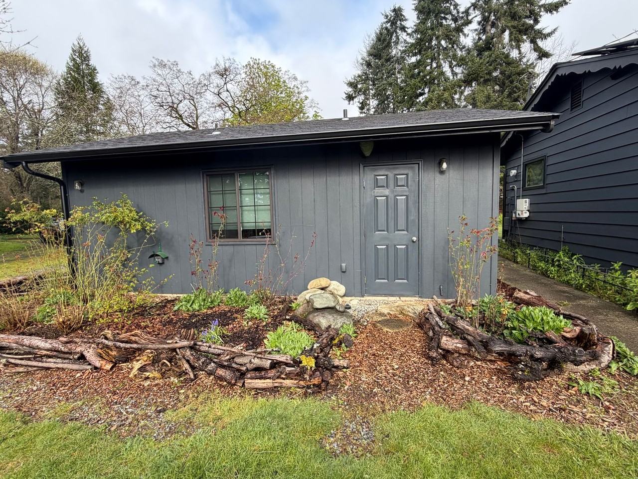 1889 Lancaster Rd - Photo 2 of 23