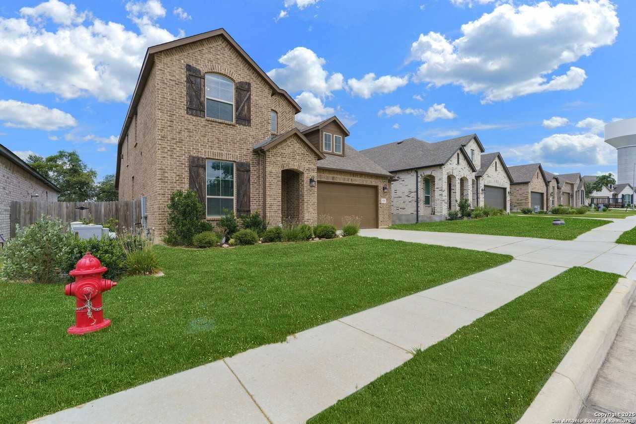 1524 Leeds Park - Photo 3 of 27